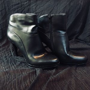 Black heel bootys